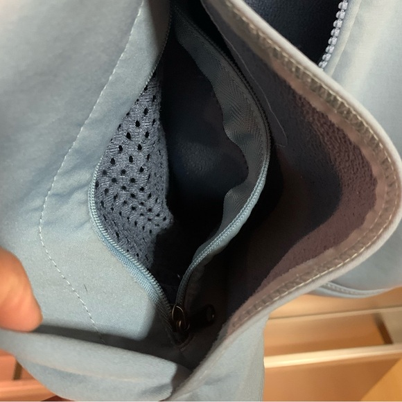 Patagonia jacket 2 hidden zipped pockets. - Picture 3 of 10